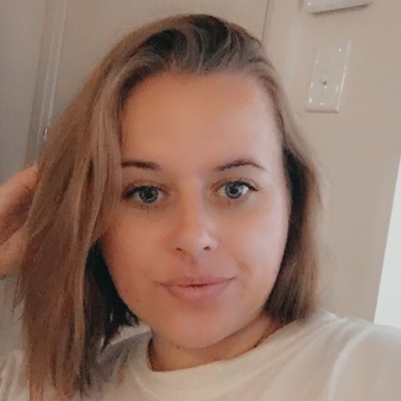 Meet your Posher, Ainsley - Picture 1 of 1